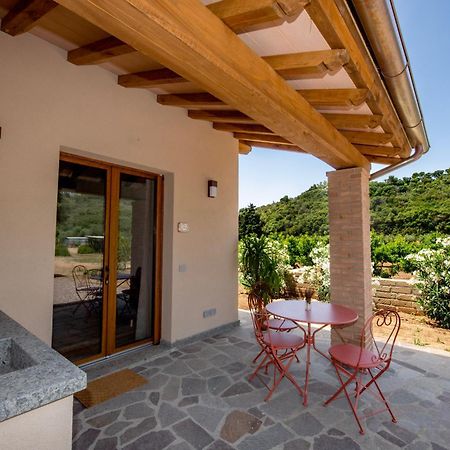 Agriturismo La Sassicaia カスティリオーネ・デッラ・ペスカーイア エクステリア 写真