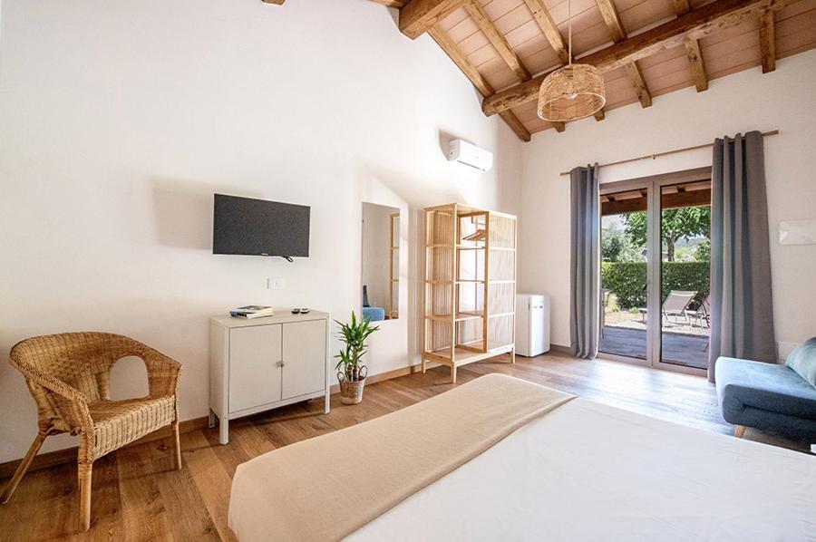 Agriturismo La Sassicaia カスティリオーネ・デッラ・ペスカーイア エクステリア 写真
